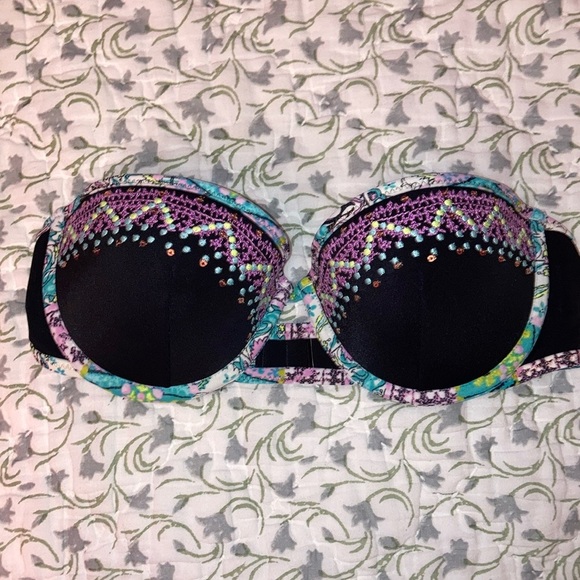 2 for $25 Victoria Secret black pattern bra. 32C - Picture 1 of 3